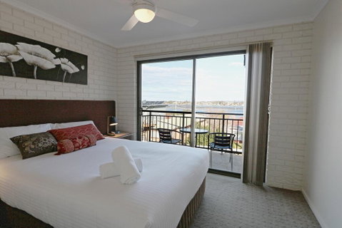 Capri Apartments - Accommodation Newcastle 2