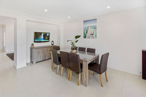 Captains Hideaway - Jetty Berth And Pet Friendly - Accommodation Newcastle 2