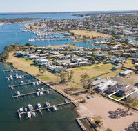 Captains Hideaway - Jetty Berth and Pet Friendly - Accommodation Newcastle