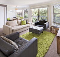 Caribou 3 - Modern  spacious with views over Lake Jindabyne - Accommodation Newcastle