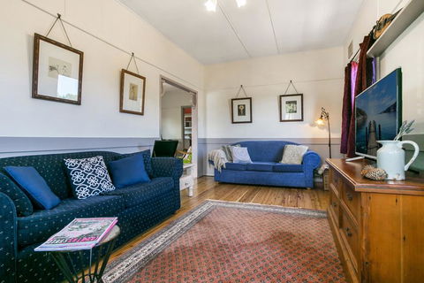 Carinya Cottage - Accommodation Newcastle 2