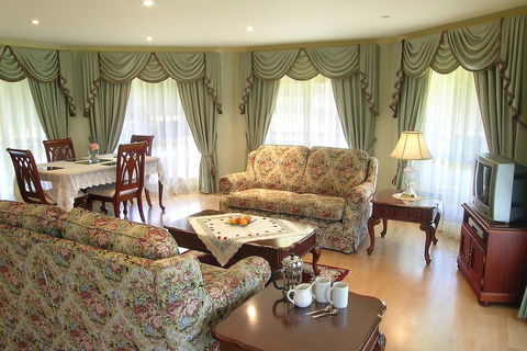 Carolynnes Cottages - Accommodation Newcastle 3