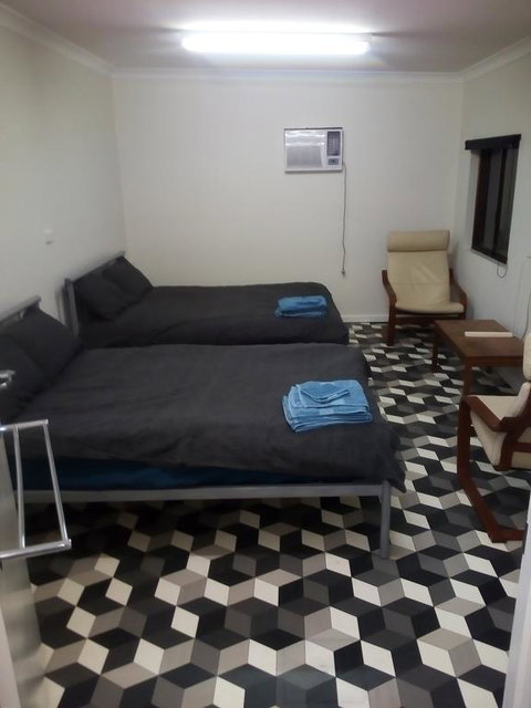 Cartledge Ave - Accommodation Newcastle 2