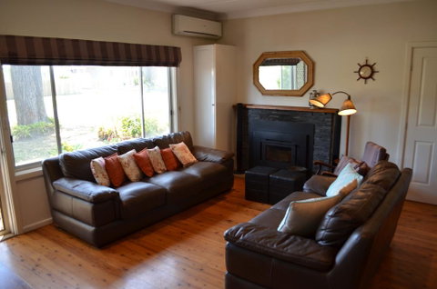 Casa Husky - Accommodation Newcastle 3