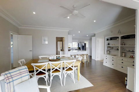 Casa Sorella - Beachfront Family Home - Accommodation Newcastle 2