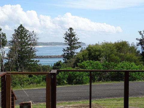 Casa Sorella - Beachfront Family Home - Accommodation Newcastle 1