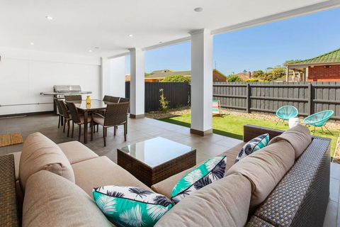 CASABLANCA - DROMANA - Accommodation Newcastle 3