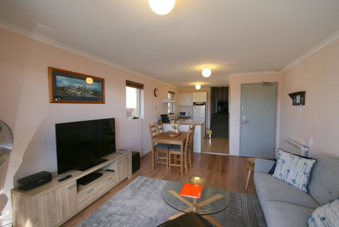 Cascades 13/3 Kurrajong Street - Accommodation Newcastle 2