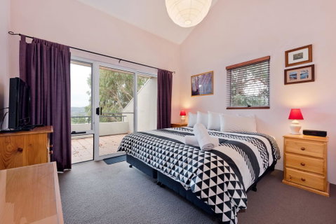 Cascades 13/3 Kurrajong Street - Accommodation Newcastle 0