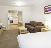Cascades 3 Well Appointed and Central location - Accommodation Newcastle