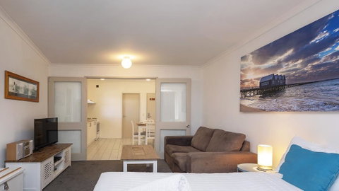 Cascades 7- Centrally Located With Beautiful Views - Accommodation Newcastle 1
