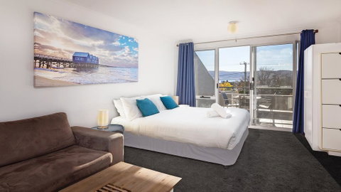 Cascades 7- Centrally Located With Beautiful Views - Accommodation Newcastle 0