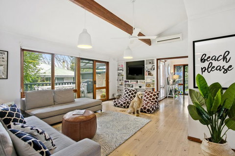 CASTAWAY - Accommodation Newcastle 0