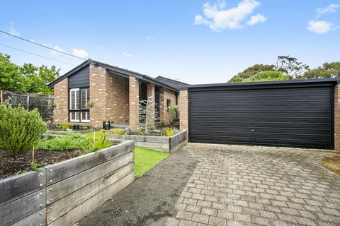 CASTAWAY - Accommodation Newcastle 3