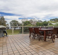 Castaways' 36 Cromarty Road - Beachfront house