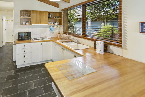 Cedar Cottage - Close To Water And Pet Friendly - Accommodation Newcastle 0