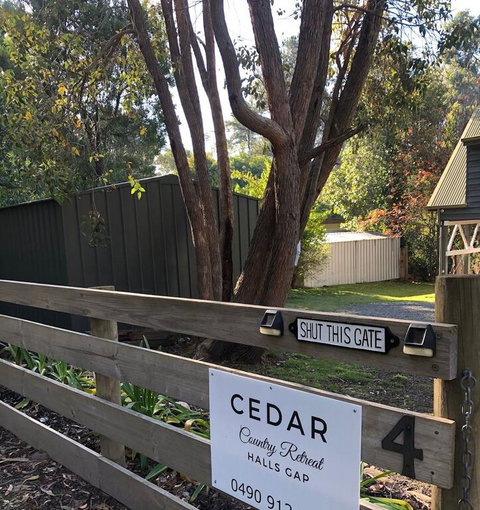 Cedar Country Retreat - Accommodation Newcastle 3