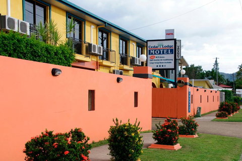 Cedar Lodge Motel - Accommodation Newcastle 0
