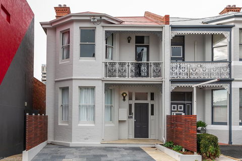 Celestial Suite - Accommodation Newcastle 2