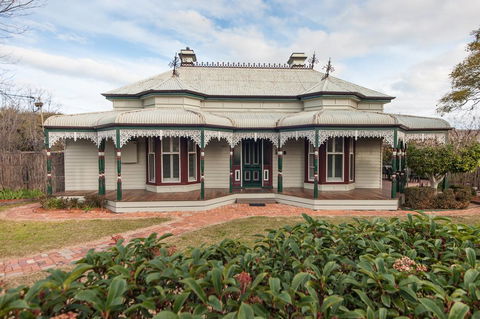 Central Charm - Accommodation Newcastle 1