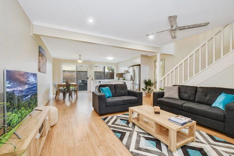 Central Mooloolaba 3 Bedroom Unit - Accommodation Newcastle 0