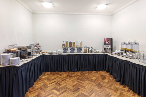 Central Motel & Apartments, Best Western Signature Collection - Accommodation Newcastle 3