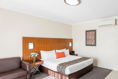 Central Motel & Apartments, Best Western Signature Collection - Accommodation Newcastle 2