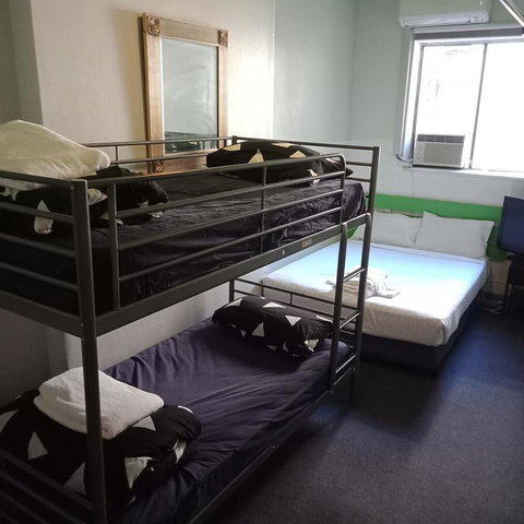 Central Perk Lodge - Accommodation Newcastle 3