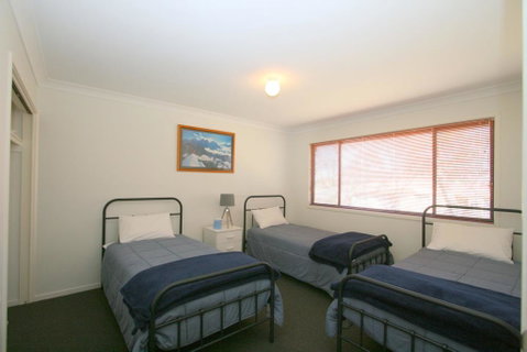 Chalet De Neige - Accommodation Newcastle 1