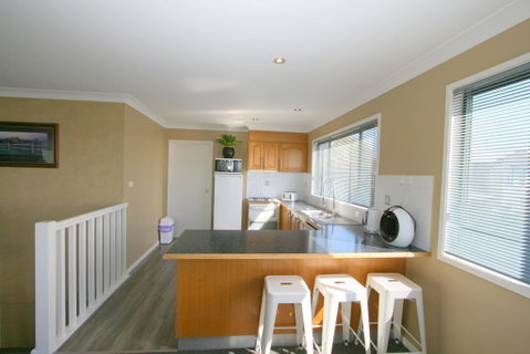 Chalet De Neige - Accommodation Newcastle 0