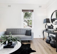 Chic Woollahra Pied--Terre with Parking - Accommodation Newcastle
