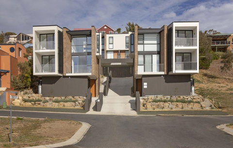 Chilam 'C' - Amazing Views With Modern Style - Accommodation Newcastle 0