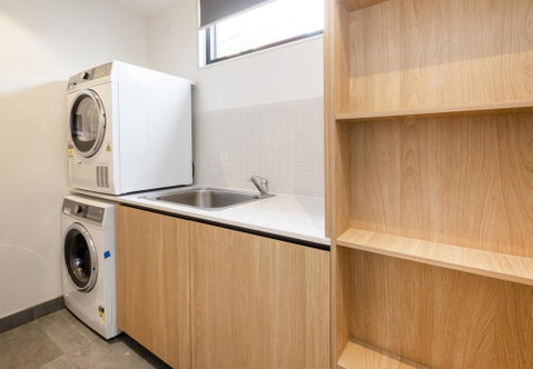 Chilam 'C' - Amazing Views With Modern Style - Accommodation Newcastle 1