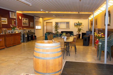 Chrissie's Dongara - Accommodation Newcastle 0