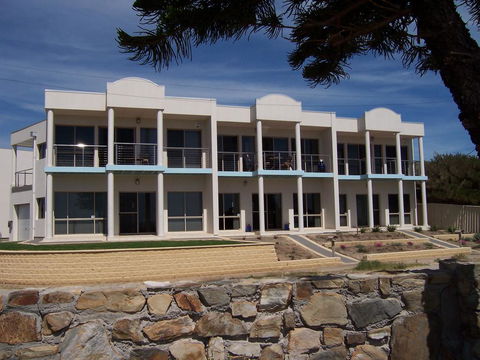 Christies Seahorse Holiday Townhouses - Accommodation Newcastle 0