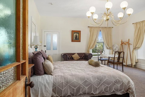 Claremont House - Accommodation Newcastle 1