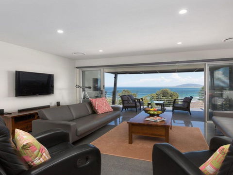 Coastal Calm - Relax, Revive, Rejuvenate - Accommodation Newcastle 2