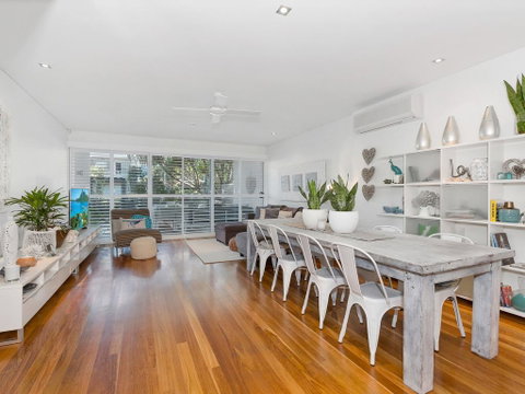 COASTAL CHIC @ CASUARINA - Accommodation Newcastle 0
