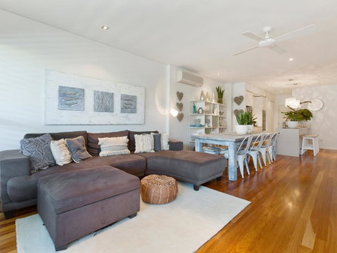 COASTAL CHIC @ CASUARINA - Accommodation Newcastle 3
