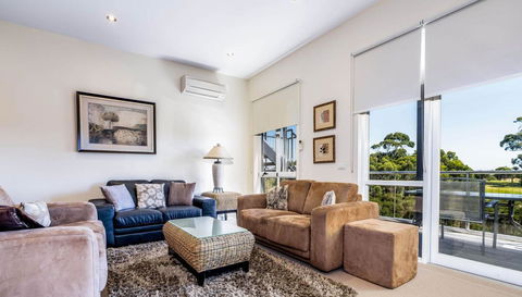 COASTAL SOUL VILLA @ BROADBEACH - Accommodation Newcastle 3