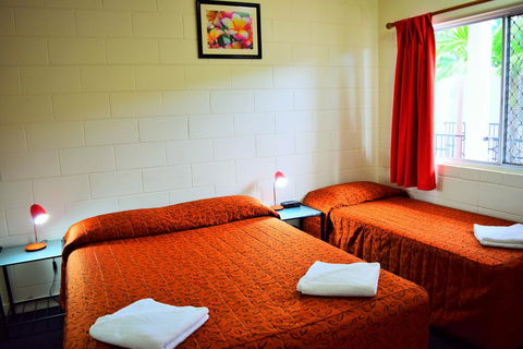 Coconut Grove Holiday Apartments - Accommodation Newcastle 3