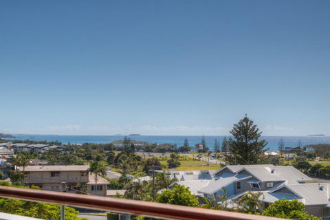 Coffs Jetty Beach House - Accommodation Newcastle 0