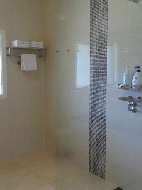 Colin's Garden - Accommodation Newcastle 3