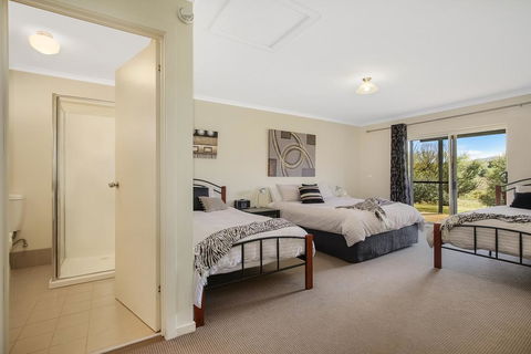 Colonial Inn Guest Rooms - Accommodation Newcastle 3