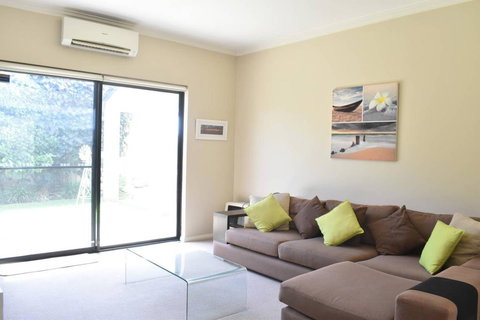 Comfortable 2 Bedroom Unit With Garden - Accommodation Newcastle 0