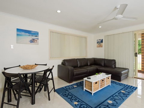 Comfortable Lowset Family Home Only Minutes From The Water! Tarooki St, Bellara - Accommodation Newcastle 2