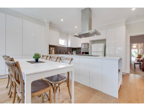 Comfy Family Home In Chill Beachside Neighbourhood - Accommodation Newcastle 2