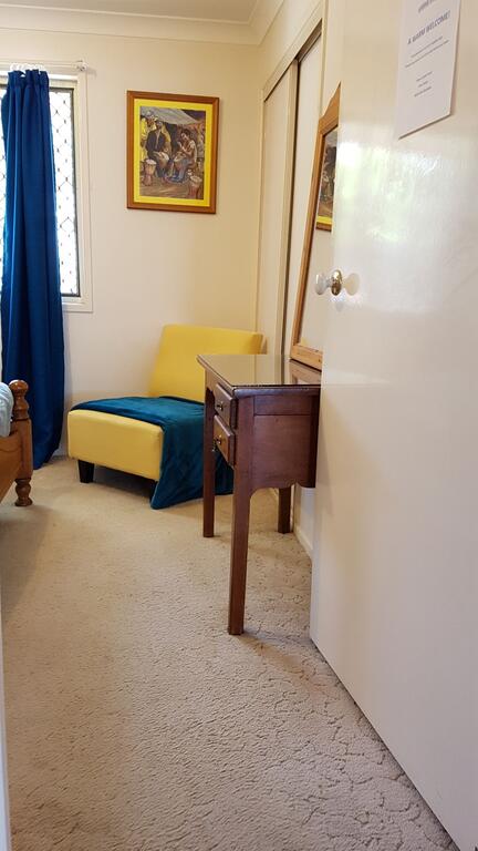 Cosy Quiet Bedroom Ferny Grove - Accommodation Newcastle 2