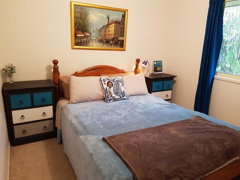 Cosy Quiet Bedroom Ferny Grove - Accommodation Newcastle 0