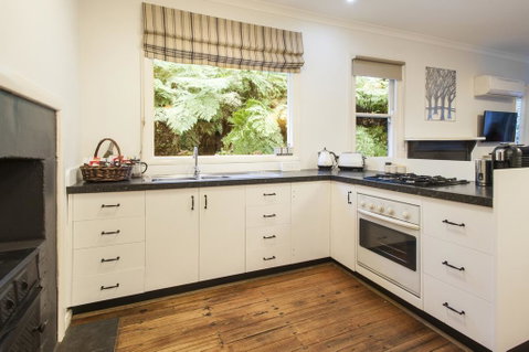 Cottage In The Forest - Accommodation Newcastle 3